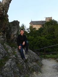 Me at my observation point with Burgruine Gösting in the background (and facing opposite to the sunrise).